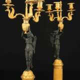 Paar feine Empire-Girandolen mit Viktorien aus vergoldeter Bronze - фото 11