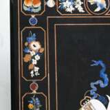 Prunkvolle Pietra-Dura Tischplatte mit Musikinstrumenten - фото 4