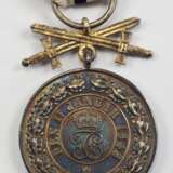 Hohenzollern: Fürstlich hohenzollernscher Hausorden, Silberne Medaille, mit Schwertern. - Foto 2