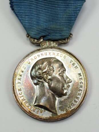 Mecklenburg-Schwerin: Silberne Verdienstmedaille, Friedrich Franz III., für Zivilpersonen. - Foto 1