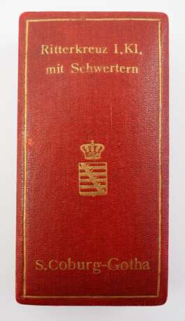 Sächsische Herzogtümer: Herzoglich Sachsen Ernestinischer Hausorden, Ritterkreuz 1. Klasse mit Schwertern Etui - Sachsen Coburg-Gotha. - Foto 1