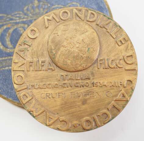 Italien: Bronze Medaille für Teilnehmer an der Fußball Weltmeisterschaft 1934 in Italien. - photo 2