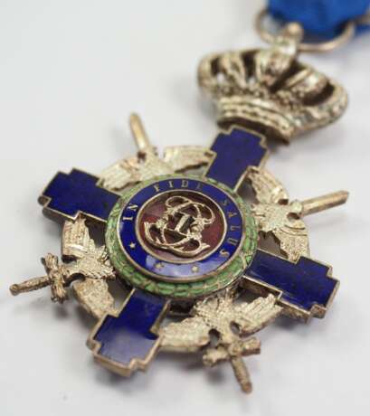 Rumänien: Orden des Stern von Rumänien, 2. Modell (1932-1947), Ritterkreuz mit Schwertern. - Foto 2