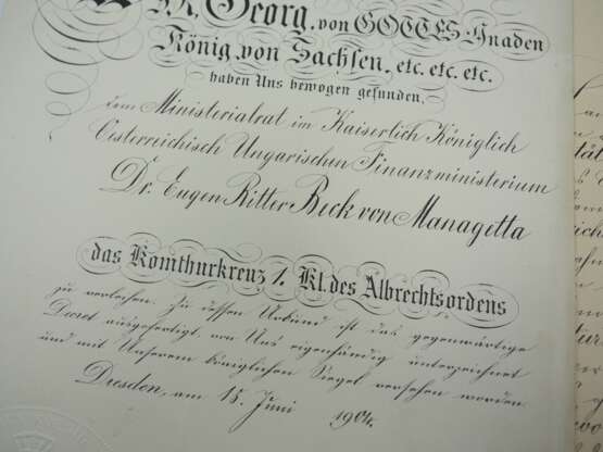 Sachsen: Albrechtsorden, 2. Modell (1876-1918), Komturkreuz 1. Klasse Urkunde für einen Ministerialrat im KuK Finanzministerium. - Foto 2