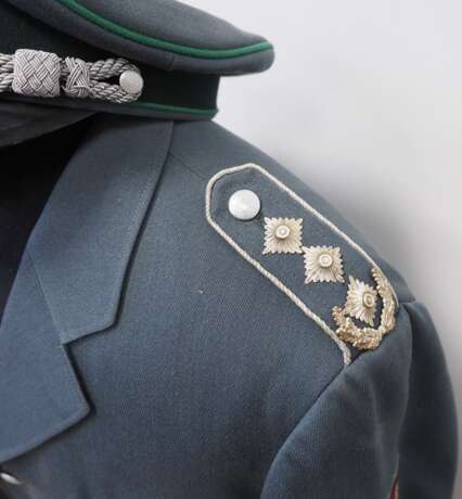 Nordrhein-Westfalen: Uniform eines Polizei-Direktors - auf Büste. - Foto 2