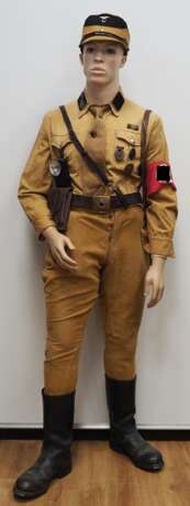 SA: Komplette Uniform eines SA-Sturmmannes - auf Puppe. - Foto 1