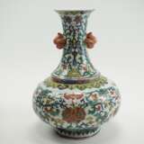 China: Porzellanvase mit figürlichen Handhaben. - Foto 1