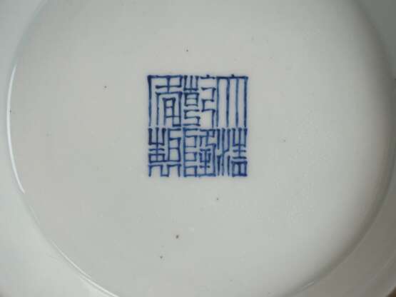China: Porzellanvase mit figürlichen Handhaben. - Foto 6