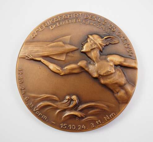 Medaille auf die Amerikafahrt des Zeppelin LZ 126 1924. - photo 2