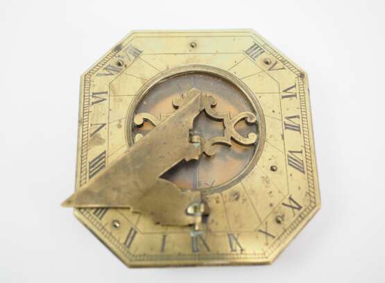 Antiker Reise-Kompass mit Sonnenuhr, Messing, 19. Jh. - Foto 2