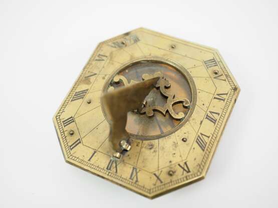 Antiker Reise-Kompass mit Sonnenuhr, Messing, 19. Jh. - Foto 3