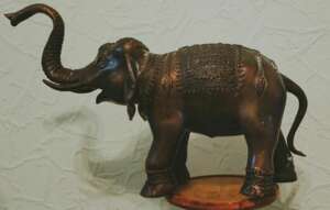 Старый бронзовый слон, Индия. Подпись