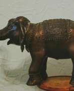 Inde. Старый бронзовый слон, Индия. Подпись