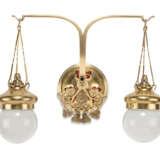 A PAIR OF ARTS AND CRAFTS BRASS, FOIL ENAMEL AND OPALINE WALL-LIGHTS - Foto 5