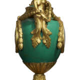 A LATE LOUIS XV ORMOLU-MOUNTED AND SEVRES PORCELAIN FOND VERT MANTEL CLOCK - photo 3