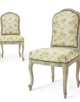 PAIRE DE CHAISES A LA REINE D'EPOQUE TRANSITION