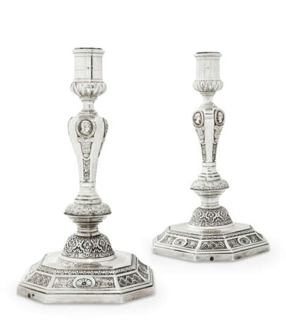 PAIRE DE FLAMBEAUX EN ARGENT D’ÉPOQUE LOUIS XV - фото 1