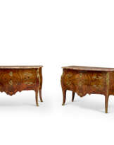 PAIRE DE COMMODES D'EPOQUE LOUIS XV