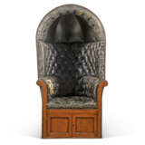AN EDWARDIAN MAHOGANY AND DEEP-BUTTONED BLACK LEATHER-UPHOLSTERED HALL PORTER'S CHAIR - фото 1