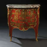 A LOUIS XV ORMOLU-MOUNTED RED AND GILT CHINESE LACQUER AND VERNIS MARTIN COMMODE - photo 1