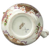 A MEISSEN PORCELAIN BALUSTER COFFEE-POT AND COVER - Foto 2
