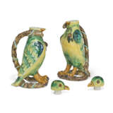 TWO GLEINITZ OR PROSKAU FAIENCE PARROT JUGS AND COVERS - фото 3