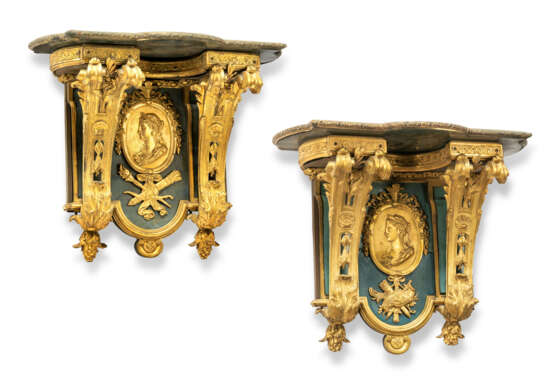 A MATCHED PAIR OF LOUIS XIV ORMOLU-MOUNTED AND BLUE STAINED HORN 'CONSOLES D'APPLIQUE' WALL BRACKETS - photo 1