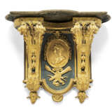 A MATCHED PAIR OF LOUIS XIV ORMOLU-MOUNTED AND BLUE STAINED HORN 'CONSOLES D'APPLIQUE' WALL BRACKETS - фото 5