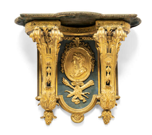 A MATCHED PAIR OF LOUIS XIV ORMOLU-MOUNTED AND BLUE STAINED HORN 'CONSOLES D'APPLIQUE' WALL BRACKETS - Foto 5
