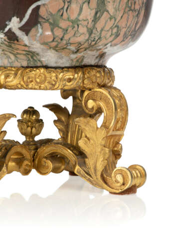 A PAIR OF FRENCH ORMOLU-MOUNTED BRULE PARFUMS - photo 4