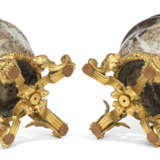A PAIR OF FRENCH ORMOLU-MOUNTED BRULE PARFUMS - Foto 6