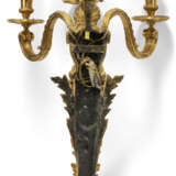 A PAIR OF FRENCH ORMOLU THREE-BRANCH WALL-LIGHTS - Foto 8
