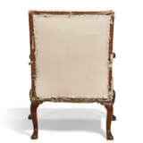 A GEORGE II WALNUT LIBRARY ARMCHAIR - фото 7