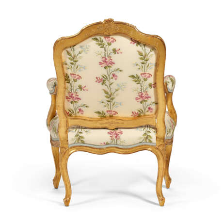 A PAIR OF LOUIS XV GILTWOOD FAUTEUILS - photo 5