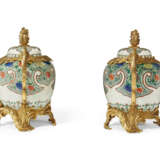 A PAIR OF FRENCH ORMOLU-MOUNTED SAMSON PORCELAIN JARS AND COVERS - photo 3