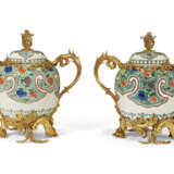 A PAIR OF FRENCH ORMOLU-MOUNTED SAMSON PORCELAIN JARS AND COVERS - фото 4