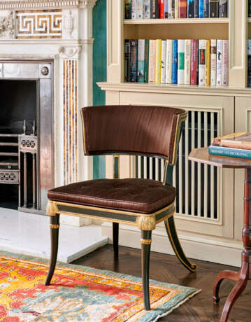 A PAIR OF REGENCY BRONZED AND PARCEL-GILT KLISMOS CHAIRS - photo 1