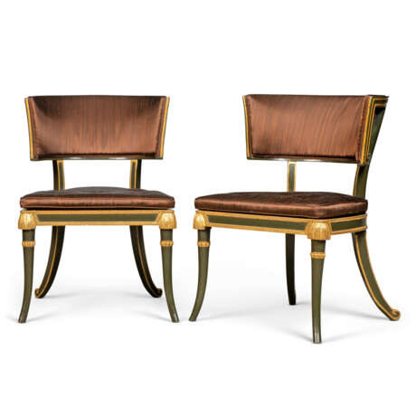 A PAIR OF REGENCY BRONZED AND PARCEL-GILT KLISMOS CHAIRS - photo 2