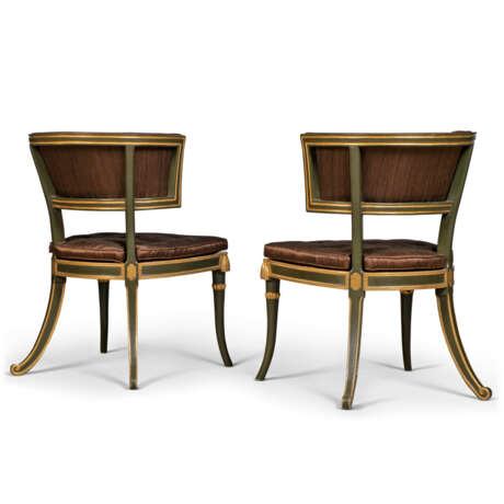 A PAIR OF REGENCY BRONZED AND PARCEL-GILT KLISMOS CHAIRS - фото 5