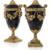 A PAIR OF LOUIS XVI ORMOLU-MOUNTED LEVANTO ROSSO MARBLE URNS - фото 1