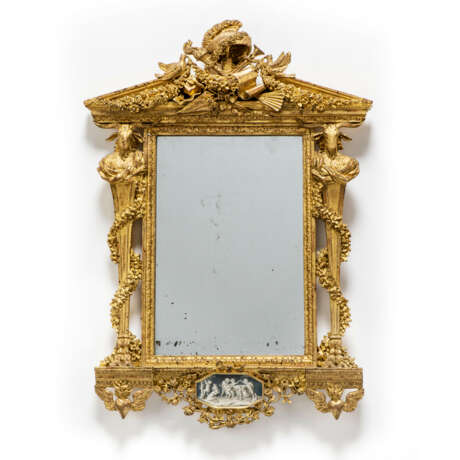 A PAIR OF NORTH ITALIAN GILTWOOD AND REVERSE-GLASS PAINTED MIRRORS - фото 3