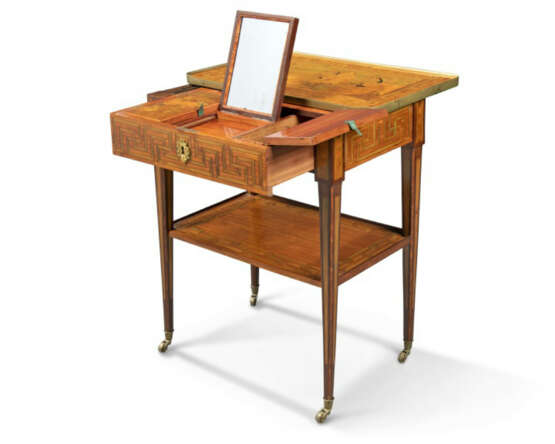 A LOUIS XVI ORMOLU-MOUNTED TULIPWOOD, KINGWOOD AND STAINED FRUITWOOD MARQUETRY AND PARQUETRY TABLE A ECRIRE - photo 3