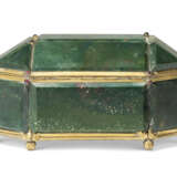 A NORTH EUROPEAN BRASS-MOUNTED BLOODSTONE AND GARNET CASKET - фото 2