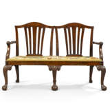 A PAIR OF GEORGE II MAHOGANY DOUBLE CHAIR-BACK SETTEES - photo 2