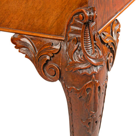 A GEORGE II WALNUT TRIPLE-FOLD GAMES TABLE - фото 4