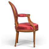 A PAIR OF LATE GEORGE III SOLID MAHOGANY OPEN ARMCHAIRS - photo 2