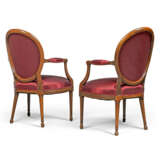 A PAIR OF LATE GEORGE III SOLID MAHOGANY OPEN ARMCHAIRS - фото 4