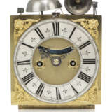 A WILLIAM AND MARY EBONISED AND GILT-BRASS QUARTER-REPEATING TABLE CLOCK - Foto 6