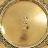 A GEORGE III SILVER-GILT TEA-BOWL - Foto 3