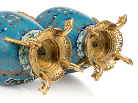 A PAIR OF FRENCH ORMOLU-MOUNTED JAPANESE CLOISONNE ENAMEL LAMPS - фото 5